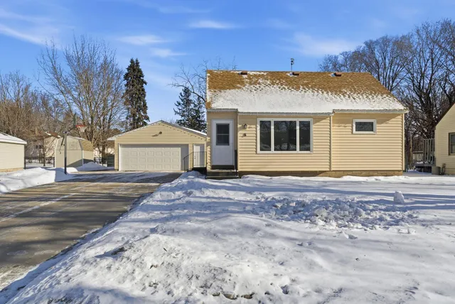 $285,000 | 8 Pointcross Drive, Circle Pines, MN 55014
