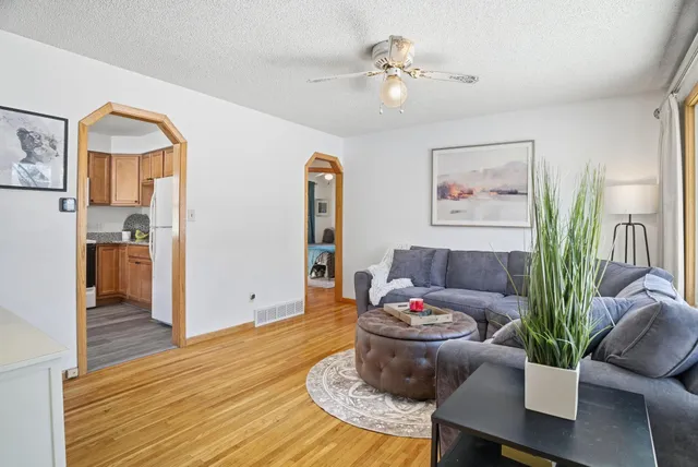 $285,000 | 8 Pointcross Drive, Circle Pines, MN 55014