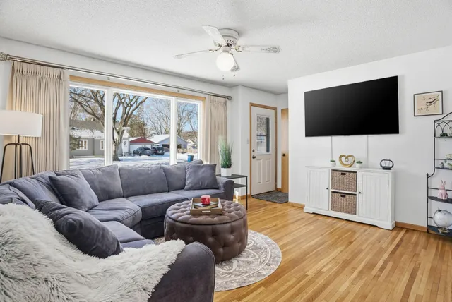 $285,000 | 8 Pointcross Drive, Circle Pines, MN 55014