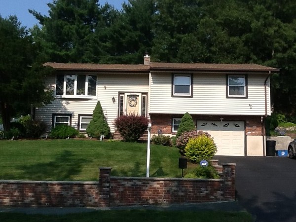 17 Donegal Road Peabody, MA 01960 - Photo 1 of 16 Gallery Image 1