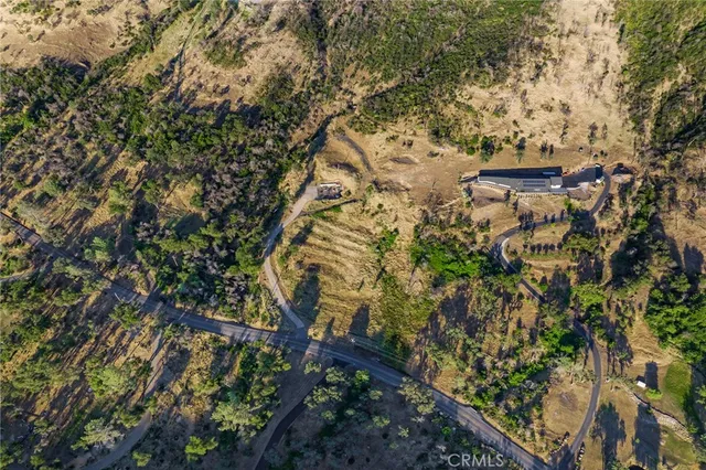 a view of a backyard with green space