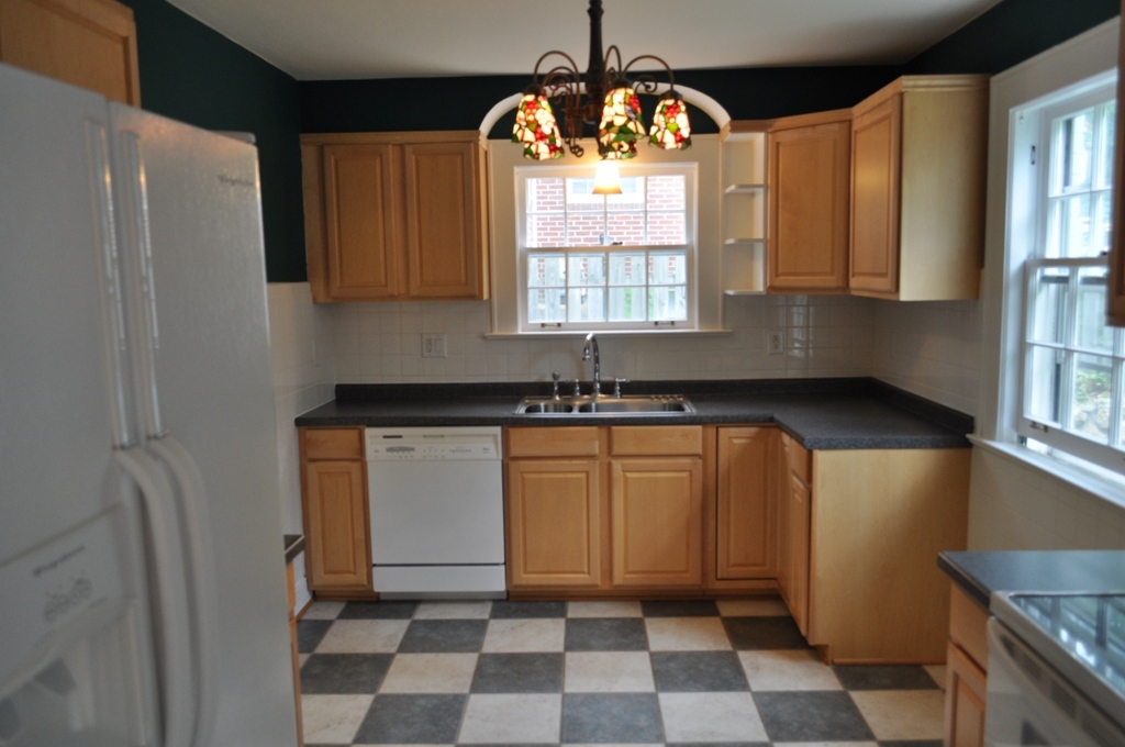 1822 Sheffield Road Southwest Roanoke, VA 24015 - Photo 12 of 49 Kitchen