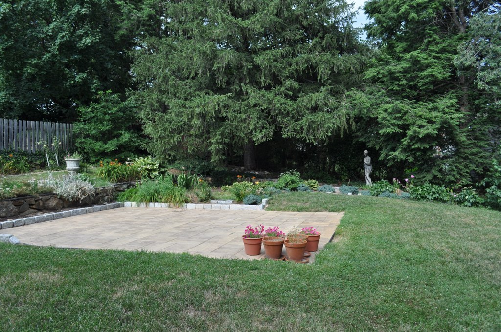 1822 Sheffield Road Southwest Roanoke, VA 24015 - Photo 3 of 49 Yard