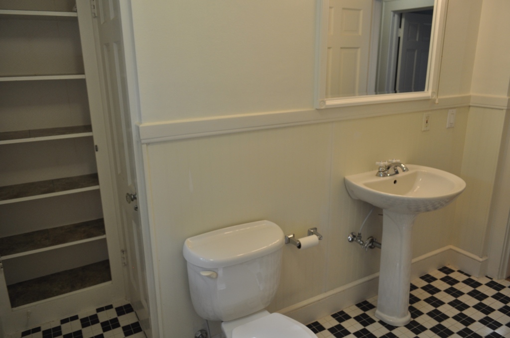 1822 Sheffield Road Southwest Roanoke, VA 24015 - Photo 34 of 49 2nd Level Full Bath