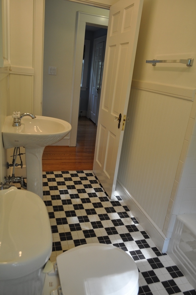 1822 Sheffield Road Southwest Roanoke, VA 24015 - Photo 35 of 49 2nd Level Full Bath
