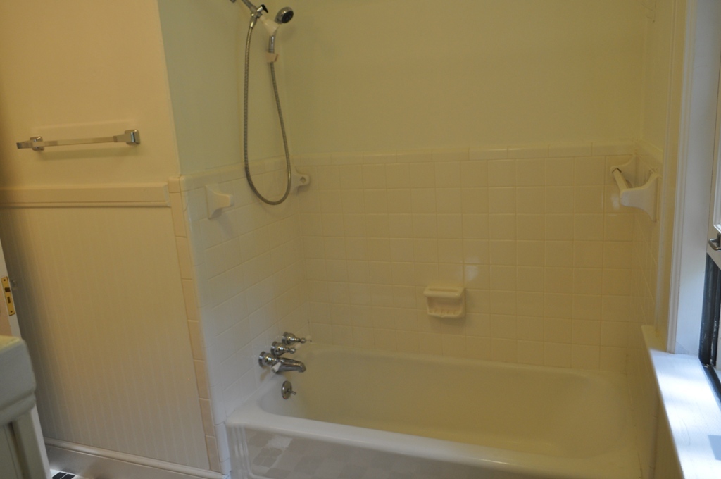 1822 Sheffield Road Southwest Roanoke, VA 24015 - Photo 36 of 49 2nd Level Bath