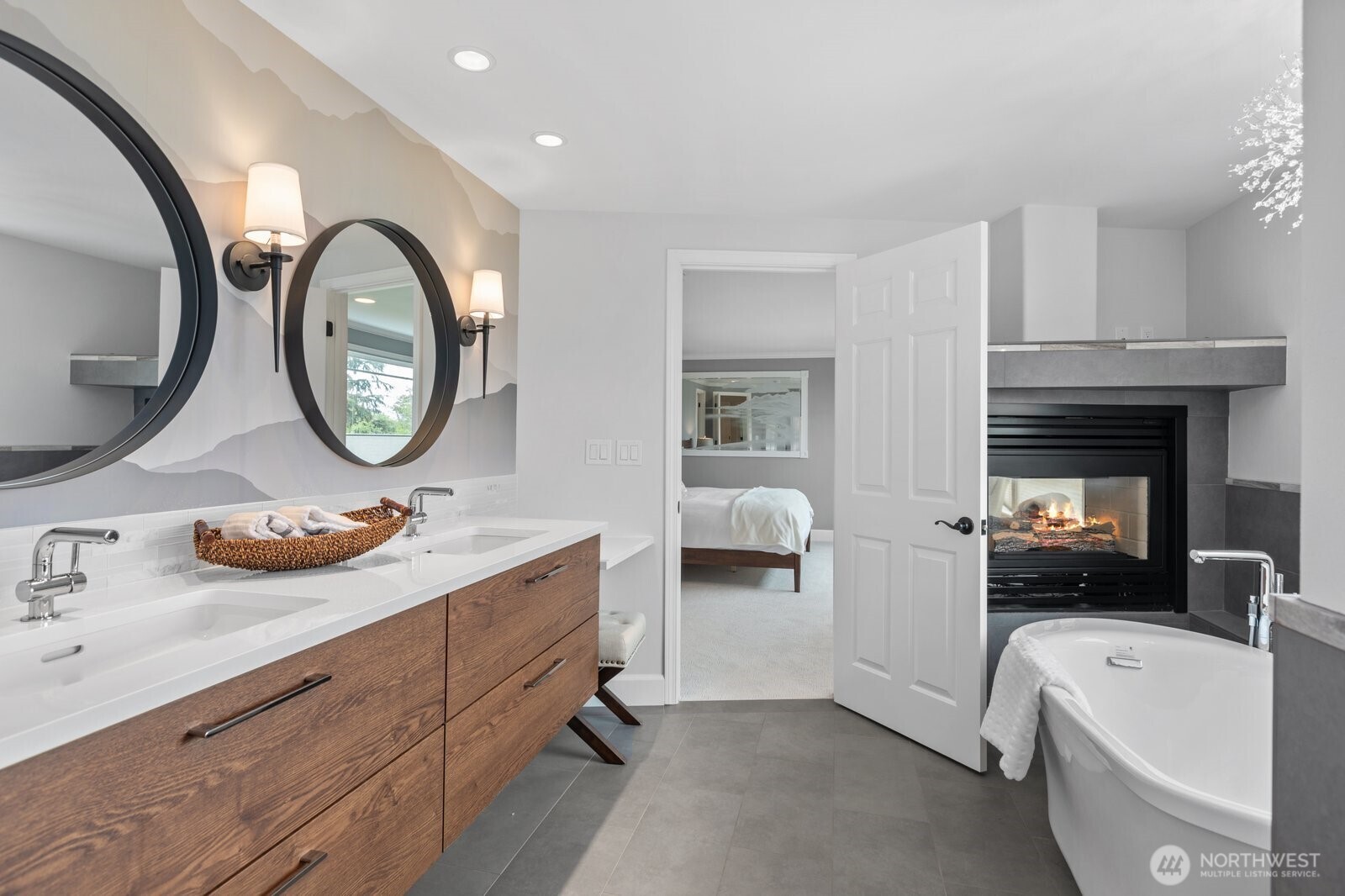 11404 239th Place Southwest Woodway, WA 98020 - Photo 18 of 40 a en suite bathroom with a tub and a mirror