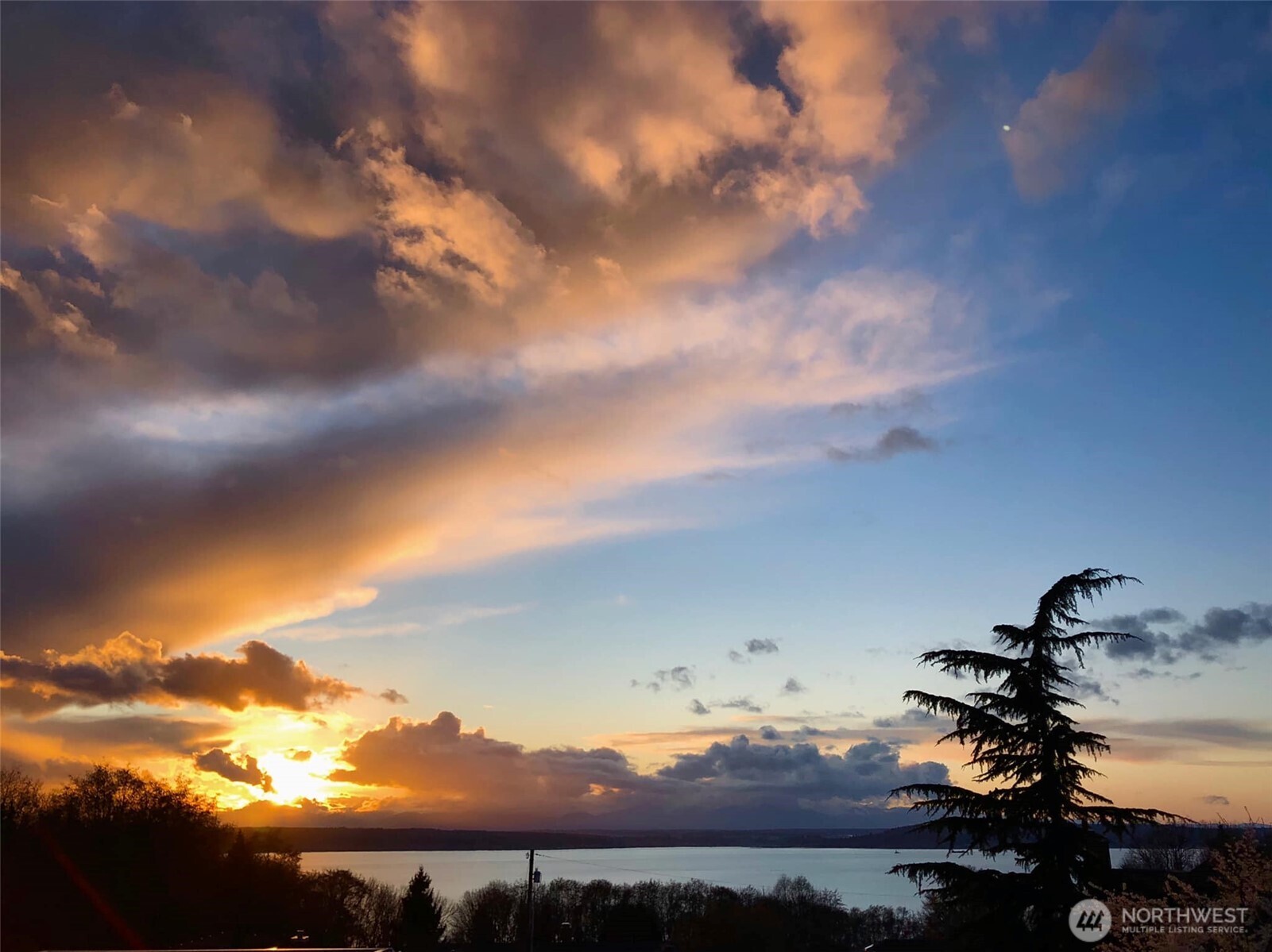 11404 239th Place Southwest Woodway, WA 98020 - Photo 39 of 40 a view of a lake