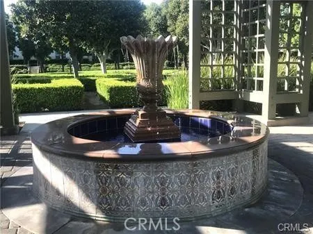 a view of a yard with a fountain