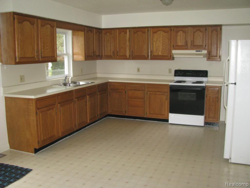 5596 East Dunbar Road Monroe, MI 48161 - Photo 2 of 8 5596 dunbar 066.jpg