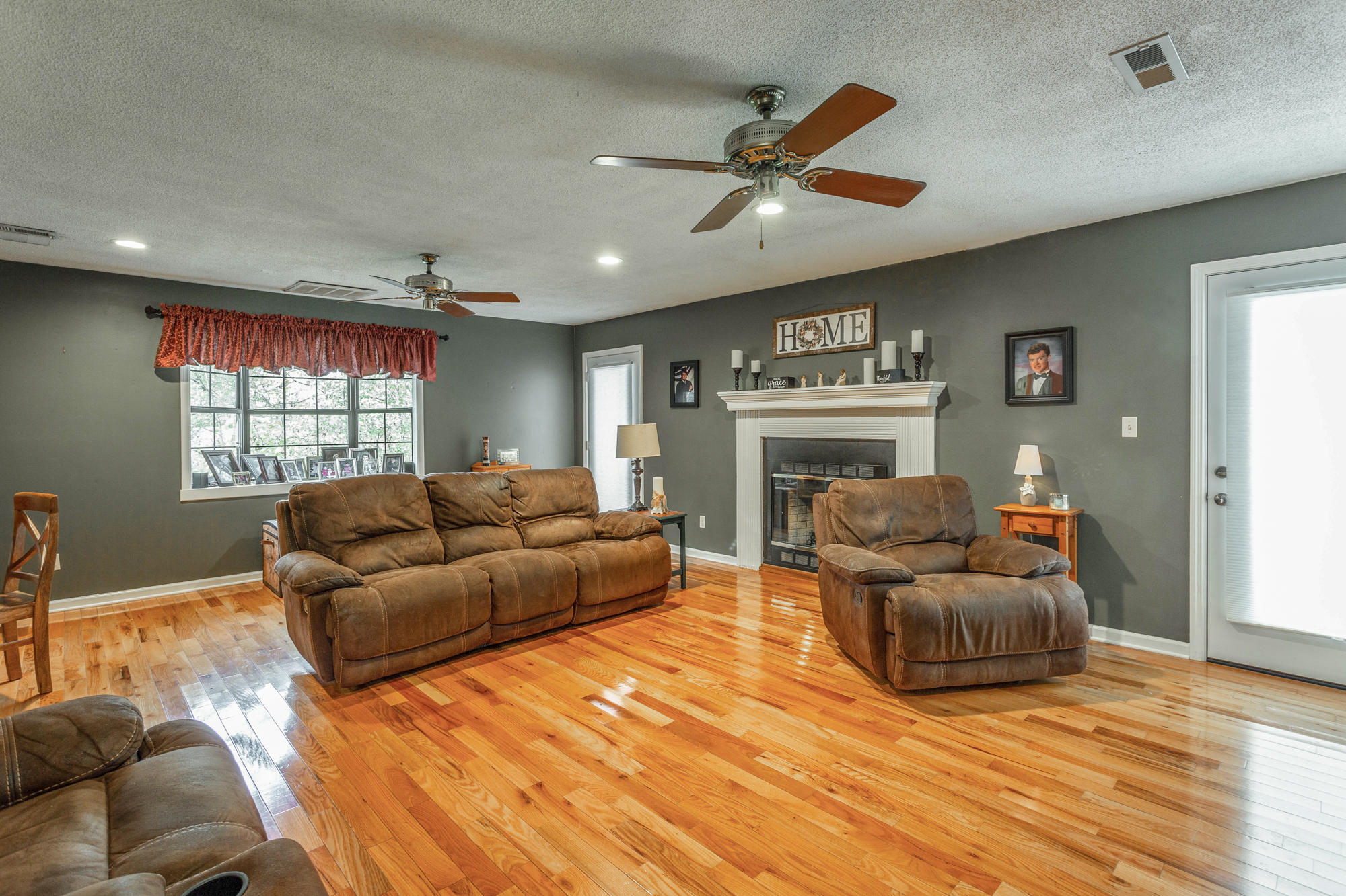 203 Everett Road Ringgold, GA 30736 - Photo 18 of 57 Living room
