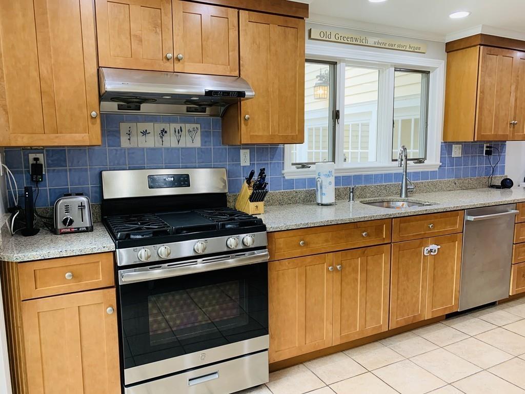 145 Concord Road Wayland, MA 01778 - Photo 9 of 30