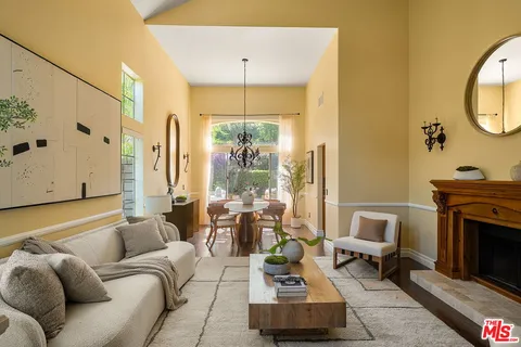 $1,369,000 | 350 Anzio Way, Oak Park, CA 91377