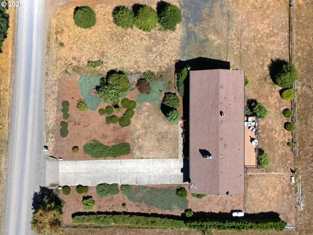 an aerial view of a entryway