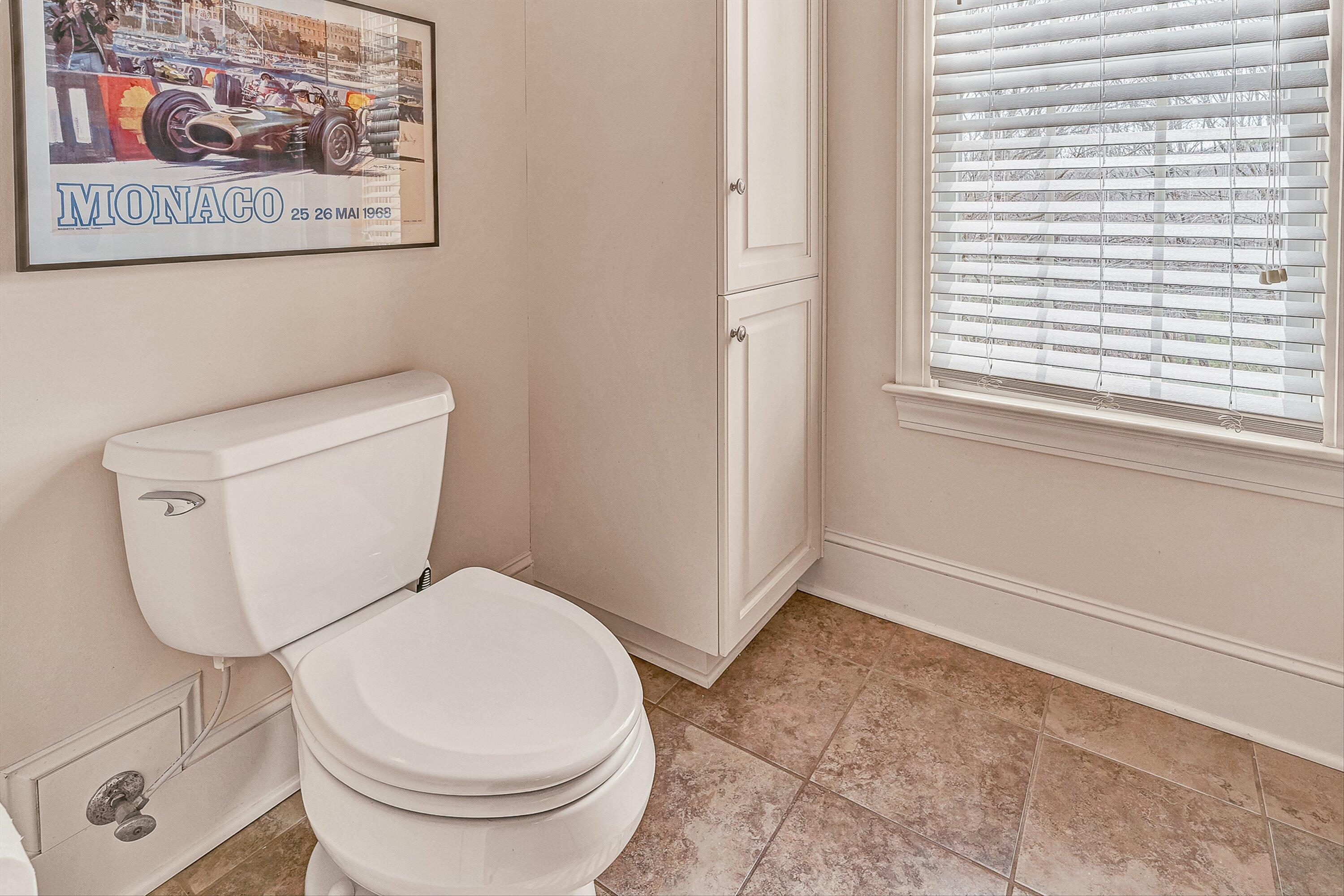 5464 Ridgelea Estates Drive Roanoke, VA 24018 - Photo 58 of 85 Upper main bath