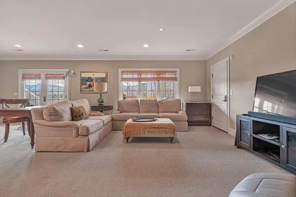$1,199,000 | 5464 Ridgelea Estates Drive, Roanoke, VA 24018