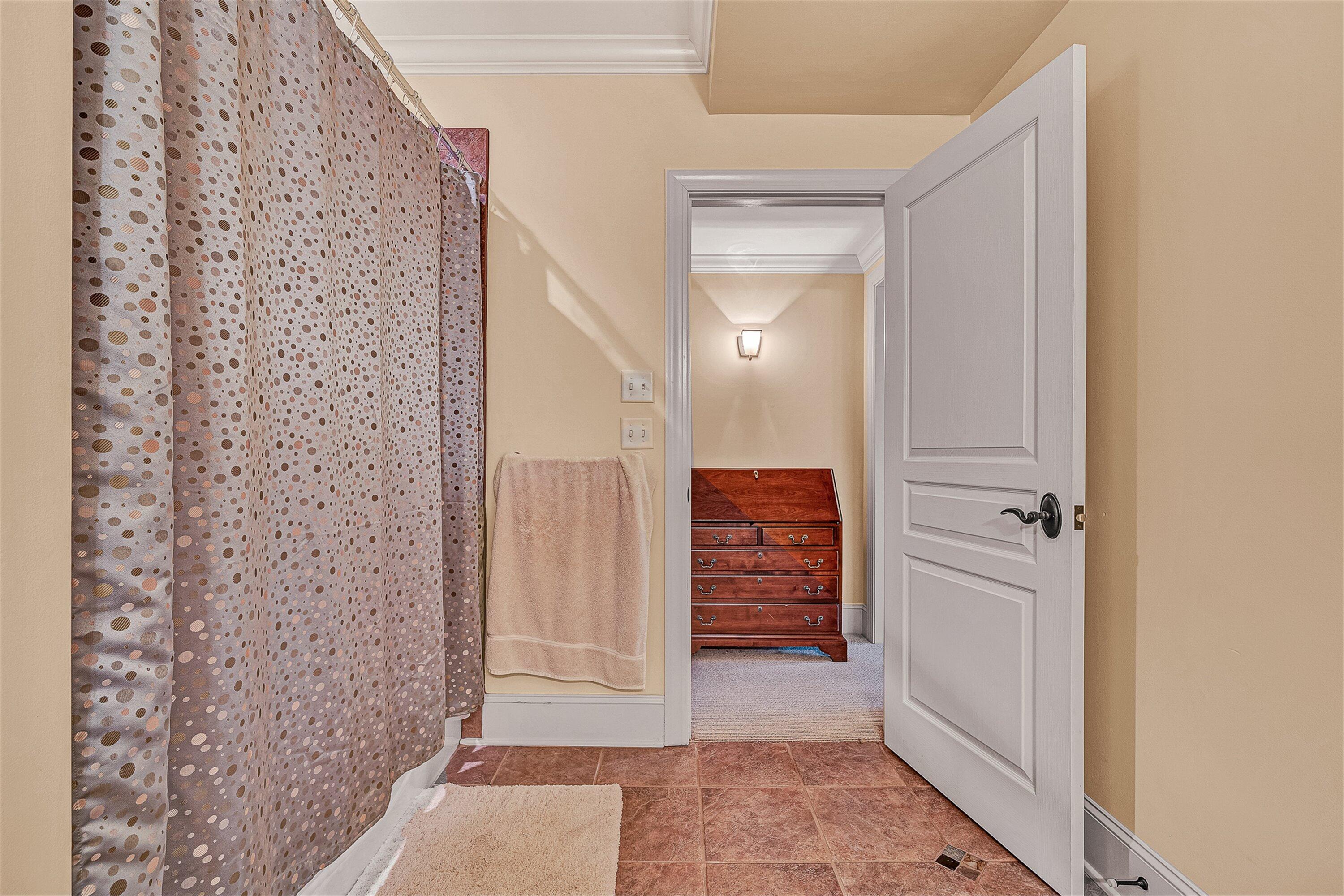 5464 Ridgelea Estates Drive Roanoke, VA 24018 - Photo 72 of 85 Bathroom access to lower bedroom 5