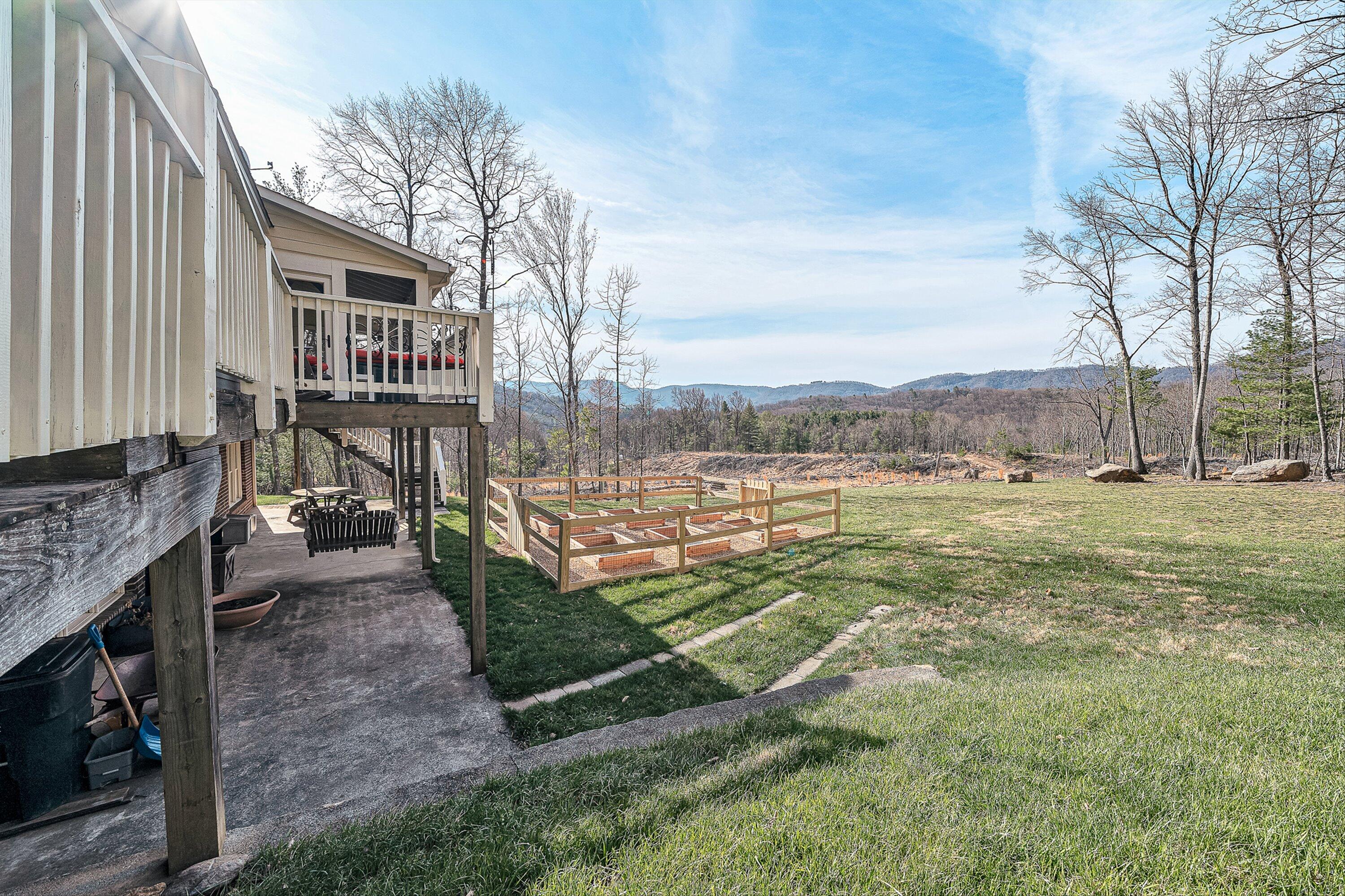 5464 Ridgelea Estates Drive Roanoke, VA 24018 - Photo 78 of 85 a view of a backyard with garden