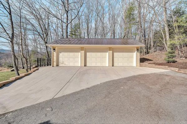 $1,199,000 | 5464 Ridgelea Estates Drive, Roanoke, VA 24018