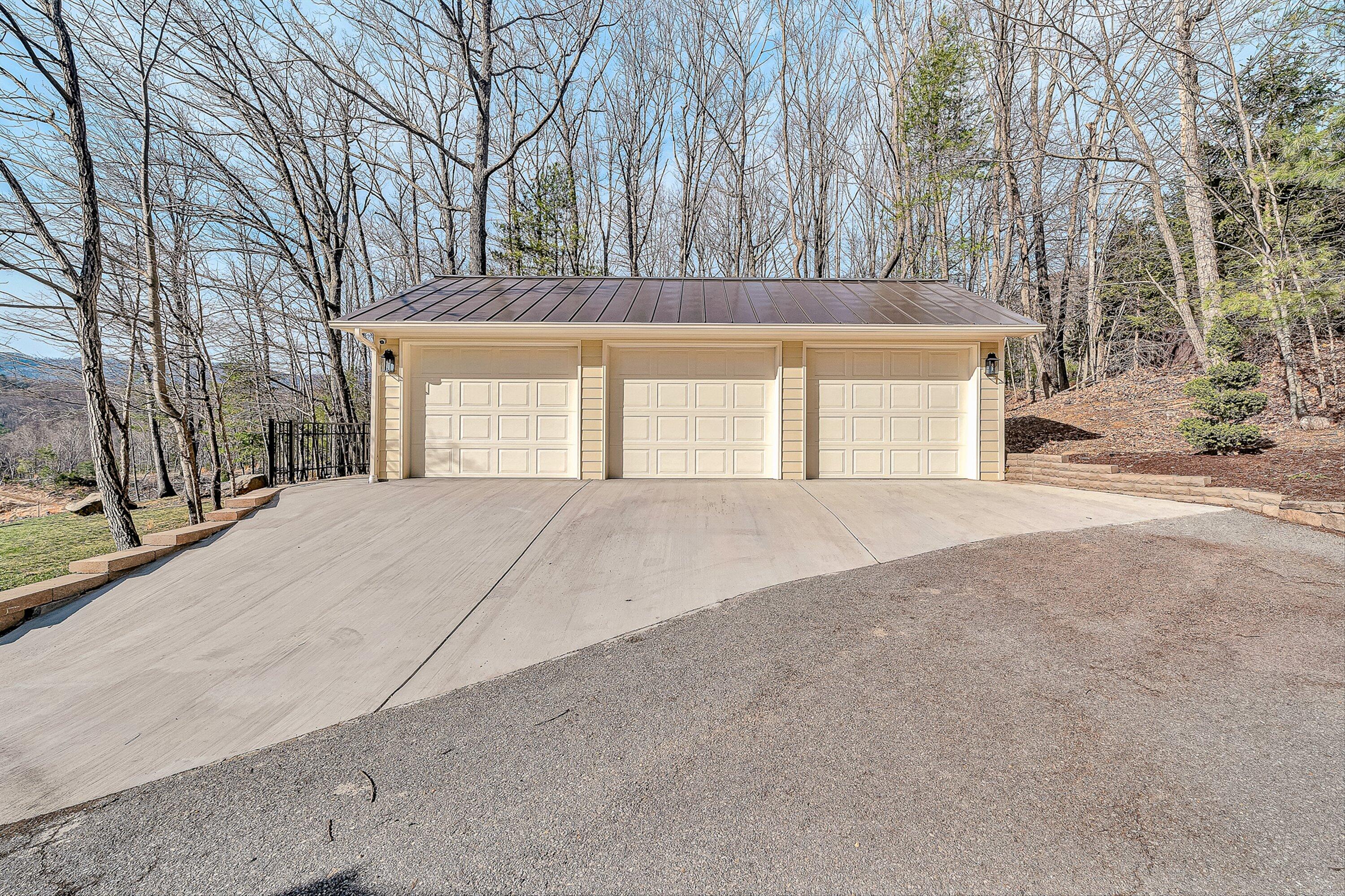 5464 Ridgelea Estates Drive Roanoke, VA 24018 - Photo 80 of 85 front view of a house with a large trees