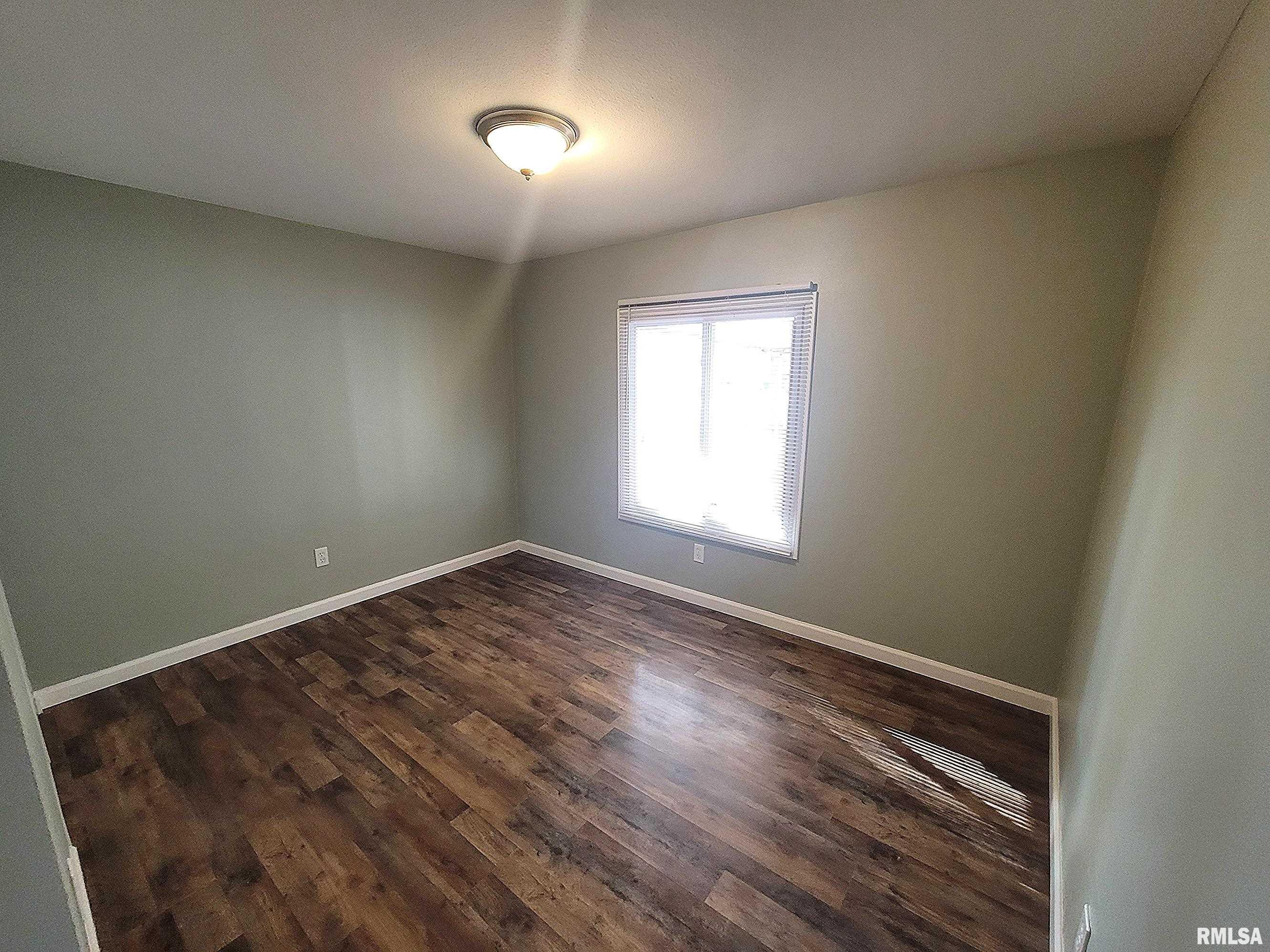 2201 Rancho Boulevard Quincy, IL 62305 - Photo 12 of 17