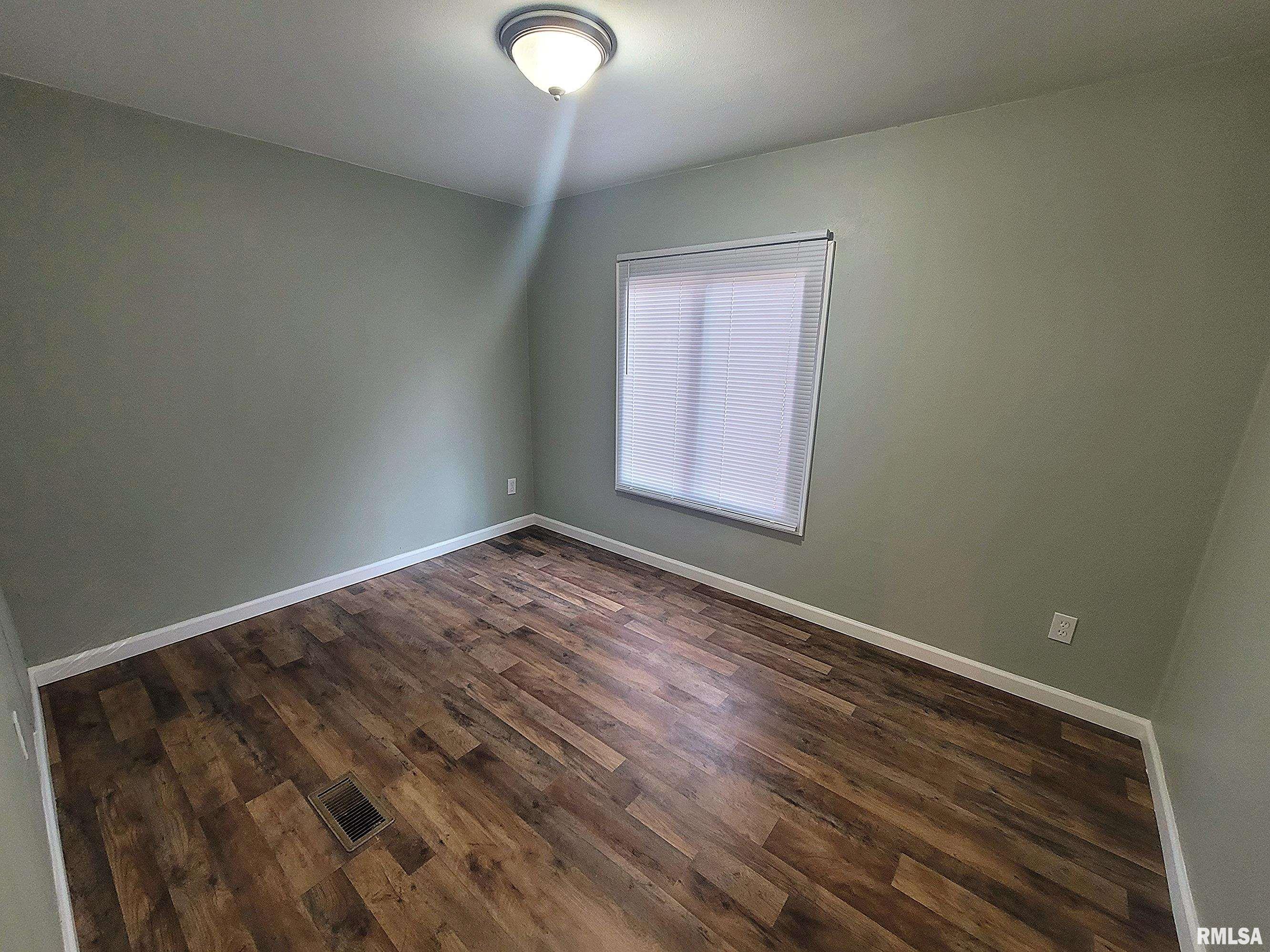 2201 Rancho Boulevard Quincy, IL 62305 - Photo 13 of 17