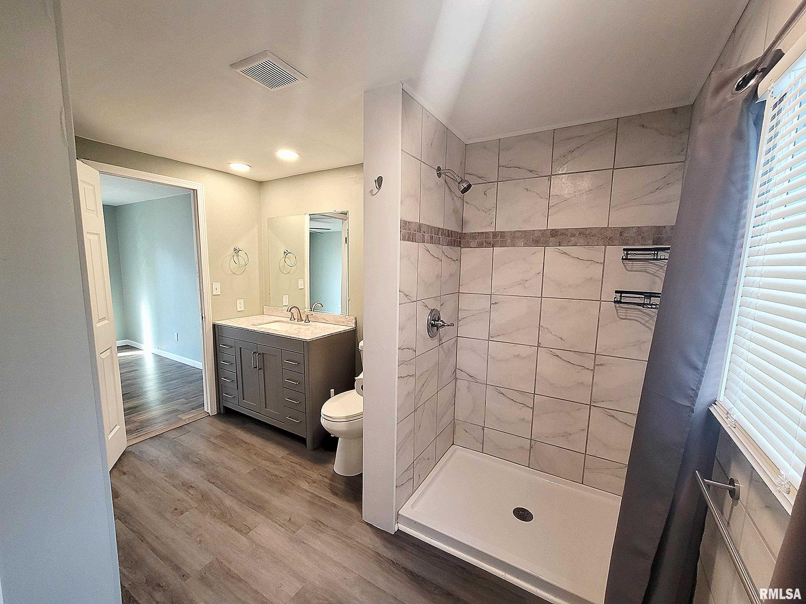 2201 Rancho Boulevard Quincy, IL 62305 - Photo 6 of 17