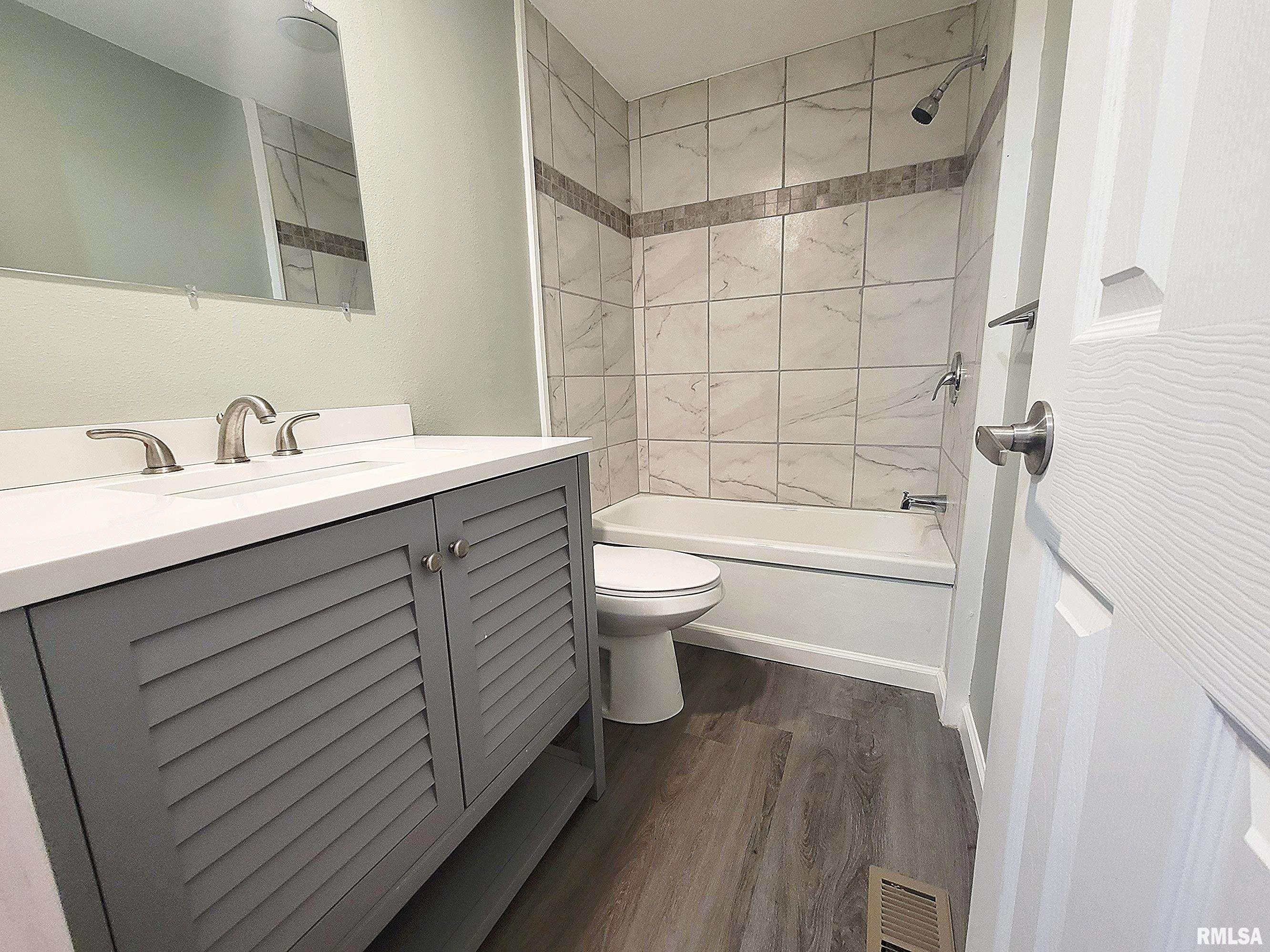 2201 Rancho Boulevard Quincy, IL 62305 - Photo 7 of 17