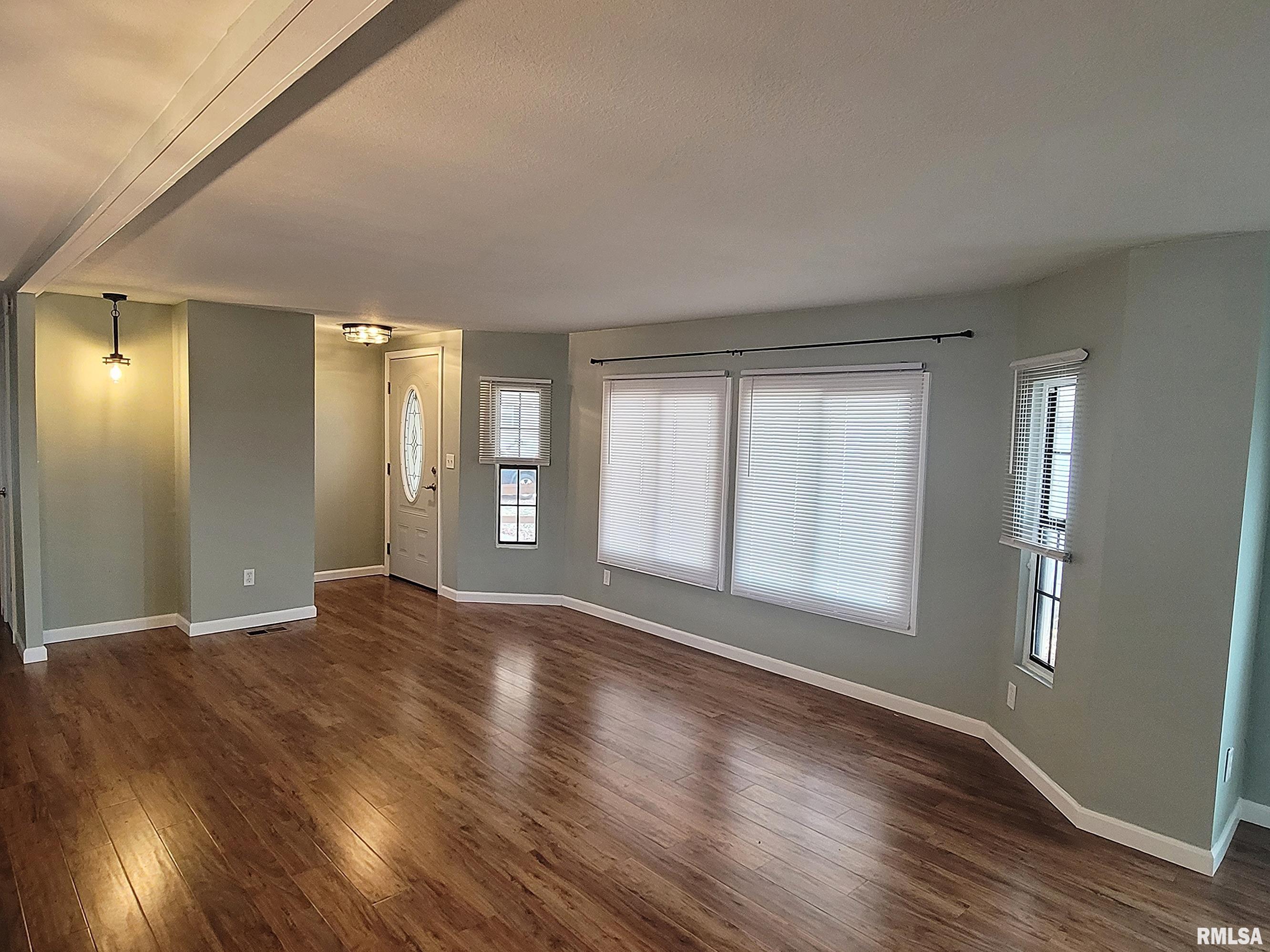 2201 Rancho Boulevard Quincy, IL 62305 - Photo 8 of 17