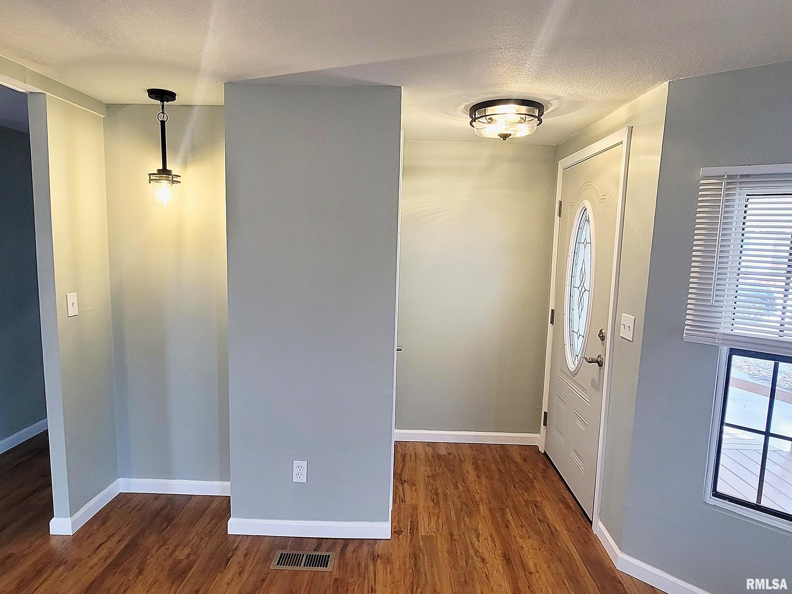 2201 Rancho Boulevard Quincy, IL 62305 - Photo 9 of 17