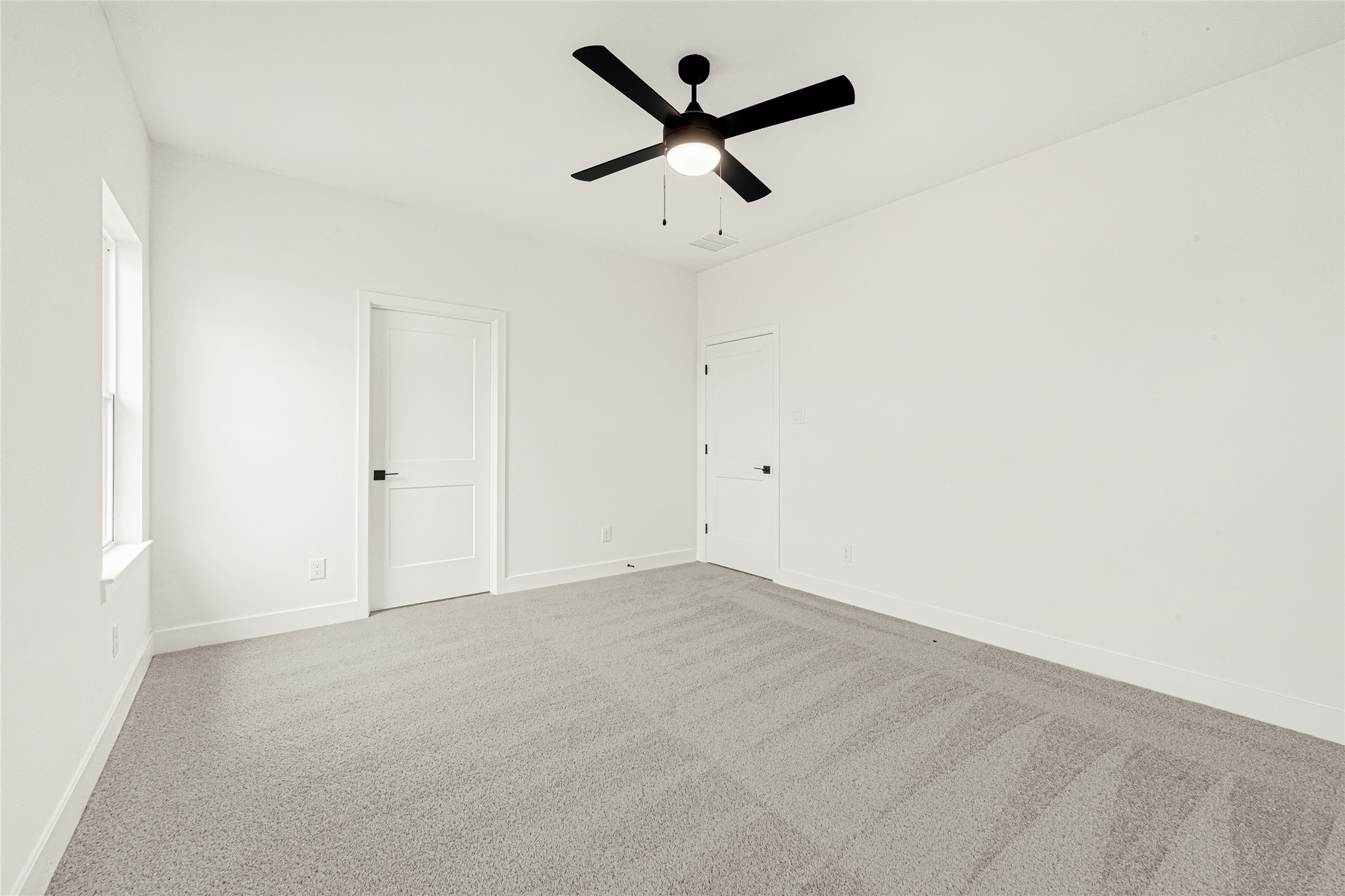 9460 Hard Rock Road Conroe, TX 77303 - Photo 16 of 28 Primary Room