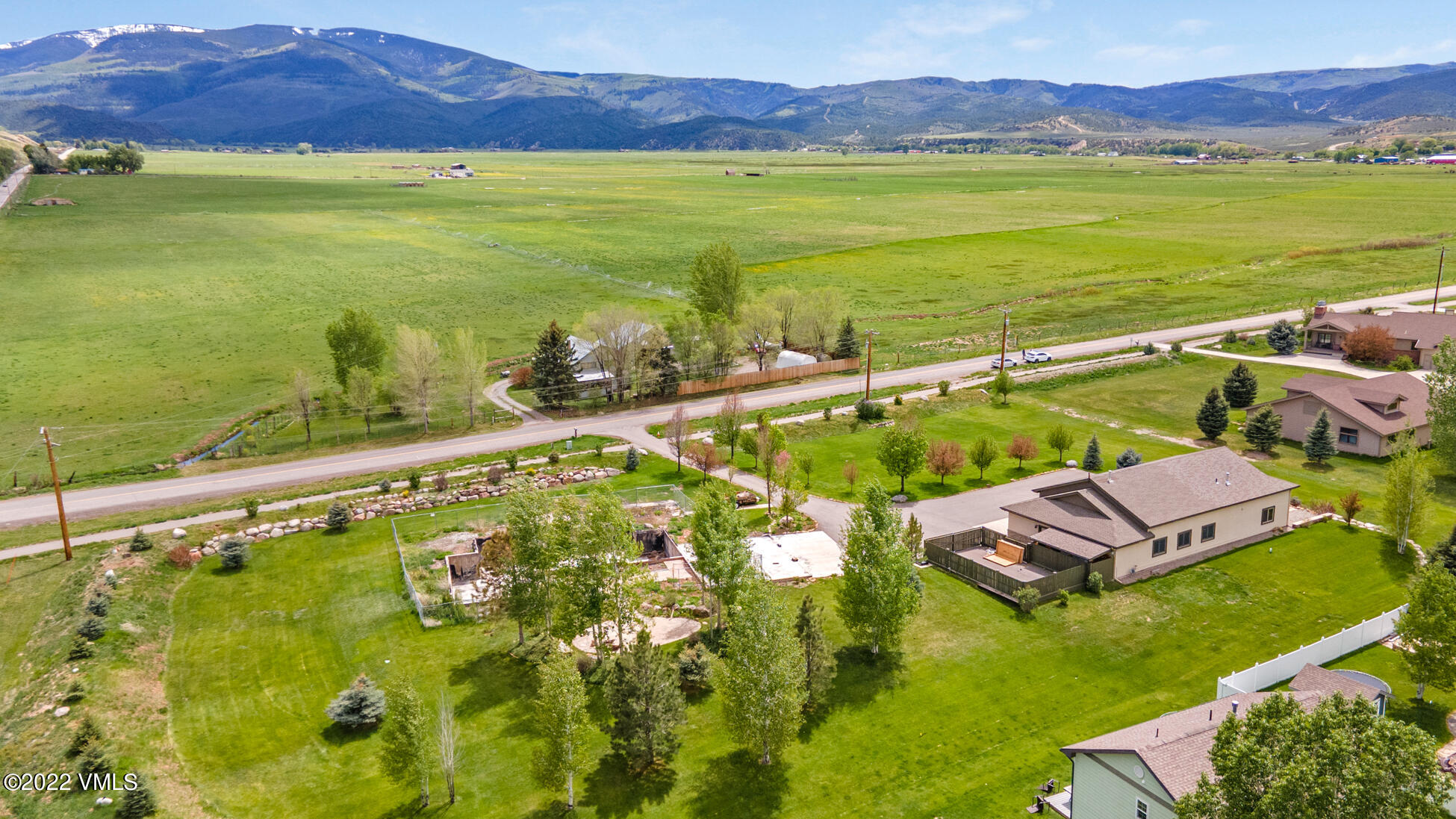50 Cottonwood Pass Road Gypsum, CO 81637 - Photo 29 of 33 a view of an ocean and city