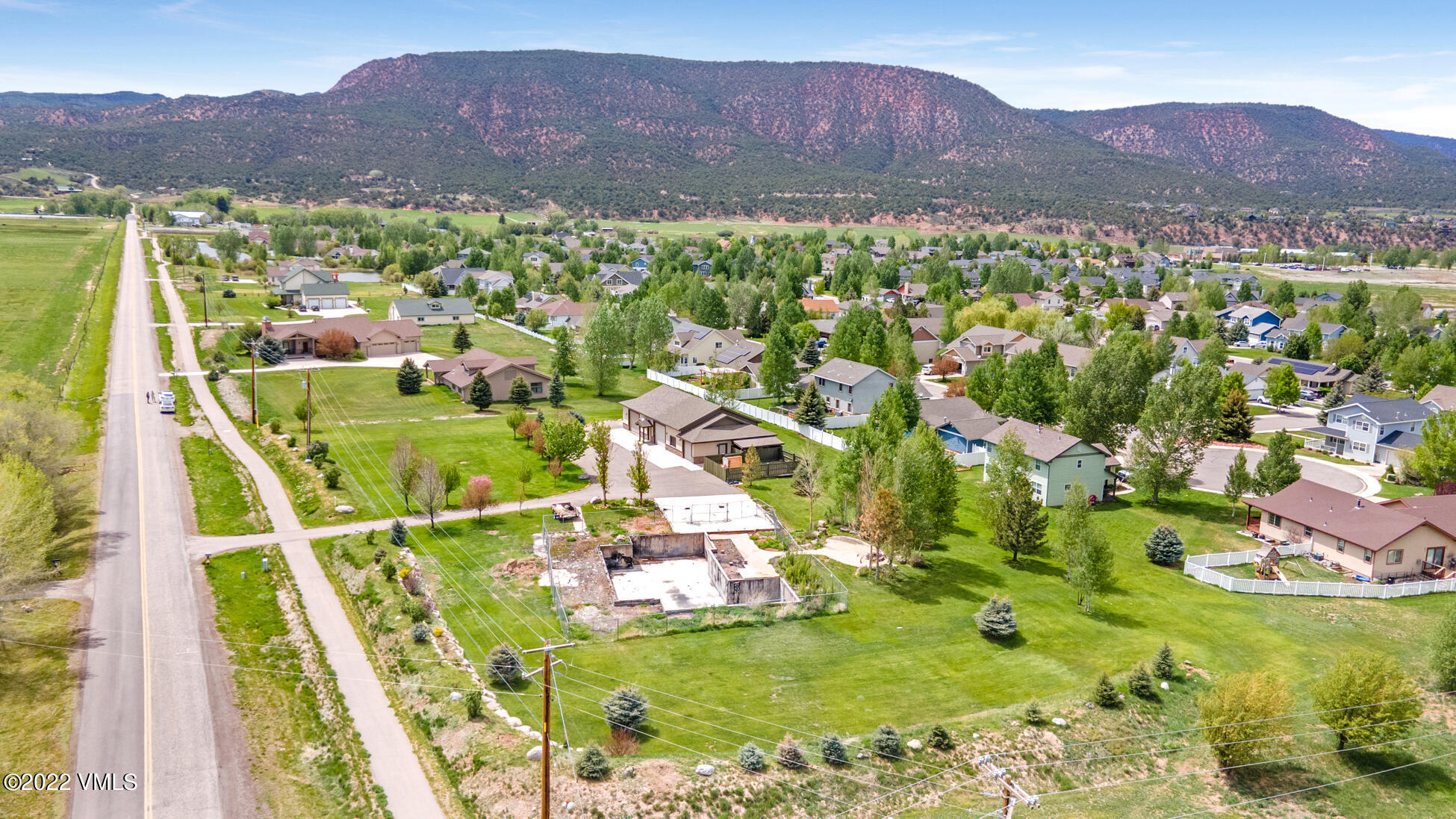 50 Cottonwood Pass Road Gypsum, CO 81637 - Photo 31 of 33 a view of a city with a mountain