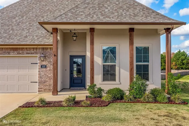 $325,000 | 449 North Lost River Drive, Benton, LA 71006