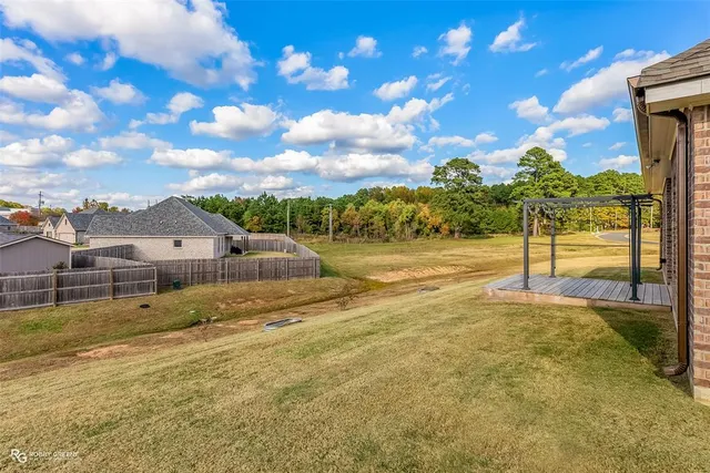 $325,000 | 449 North Lost River Drive, Benton, LA 71006