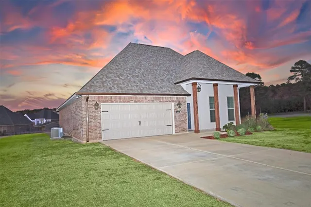 $325,000 | 449 North Lost River Drive, Benton, LA 71006