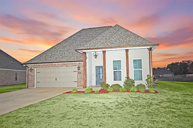 $325,000 | 449 North Lost River Drive, Benton, LA 71006