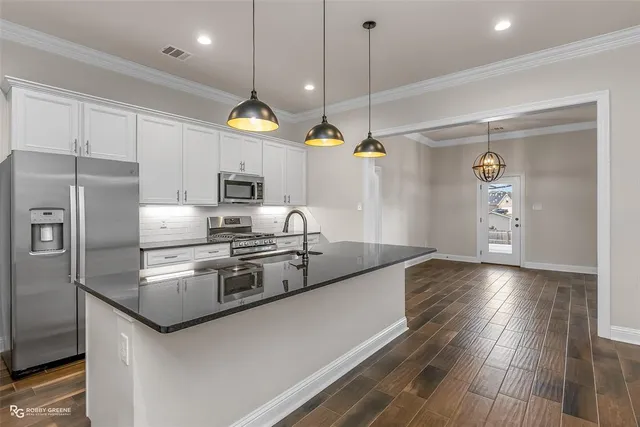 $325,000 | 449 North Lost River Drive, Benton, LA 71006