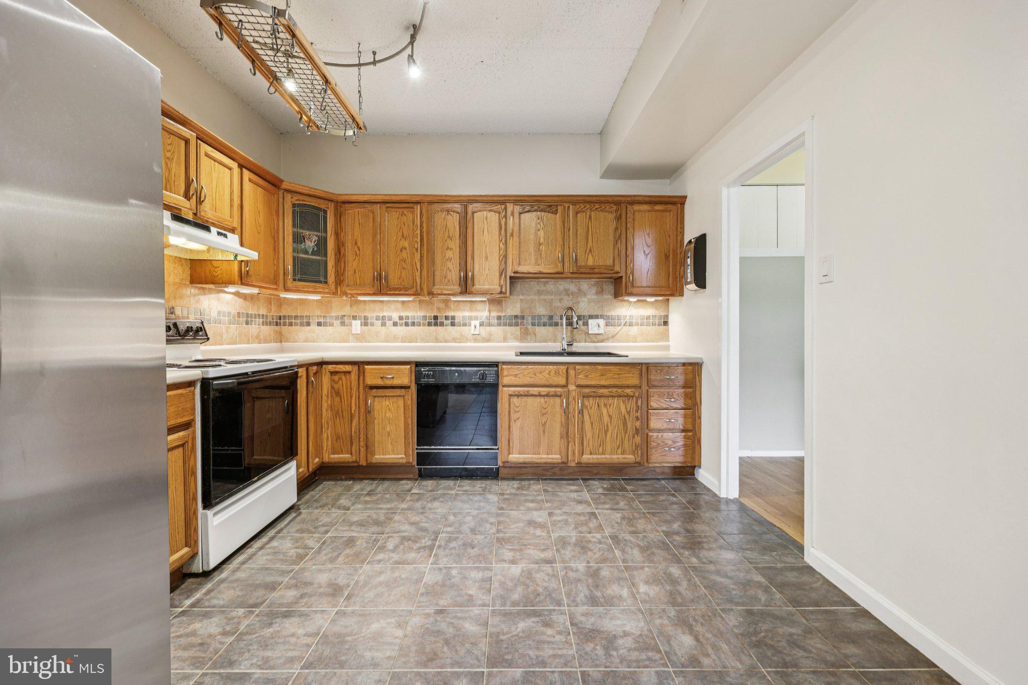 2118 Green Watch Way, Unit 10/201C Reston, VA 20191 - Photo 8 of 30 a kitchen with a stove top oven sink and cabinets