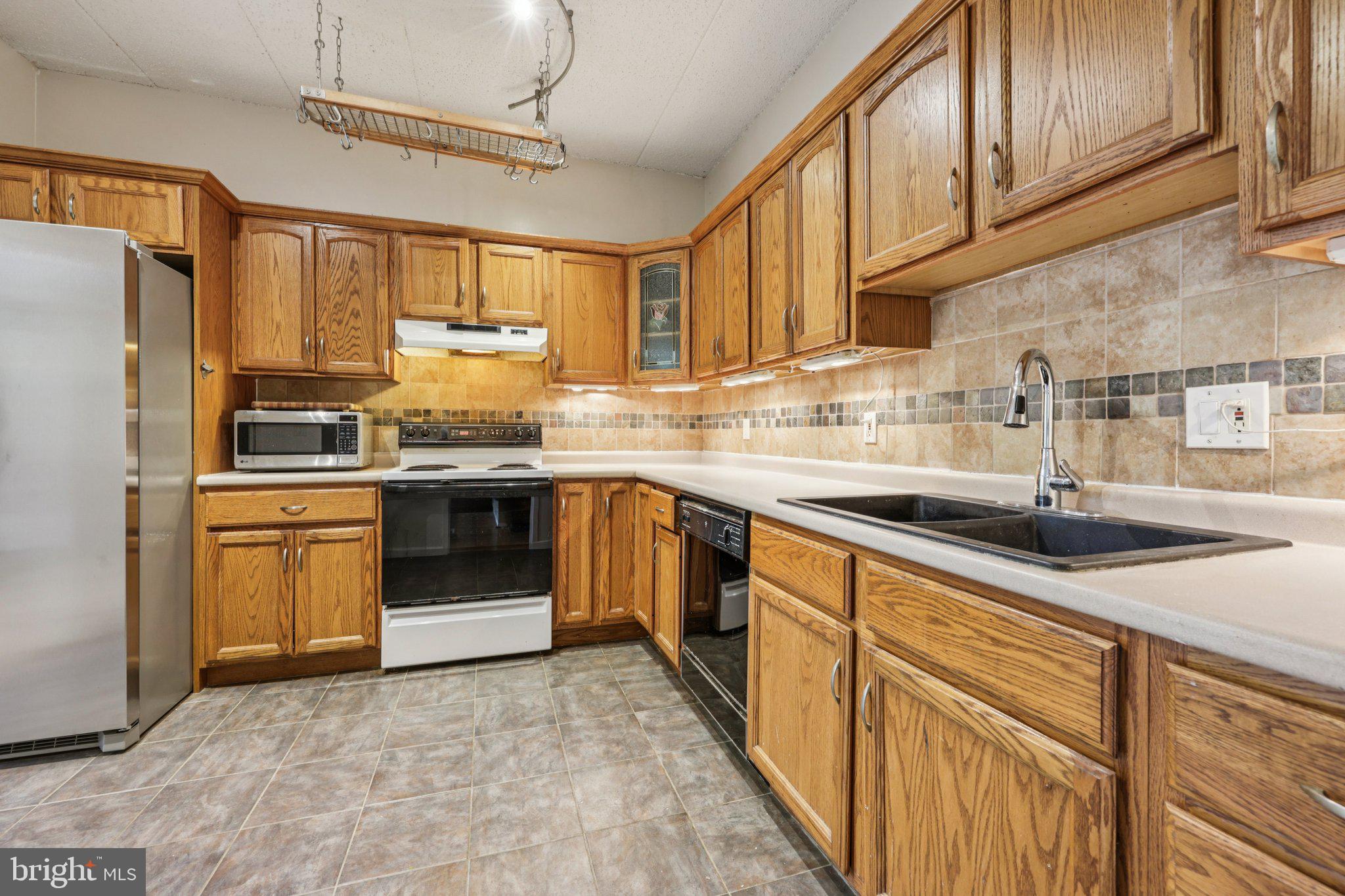 2118 Green Watch Way, Unit 10/201C Reston, VA 20191 - Photo 10 of 30 a kitchen with stainless steel appliances granite countertop a sink and cabinets