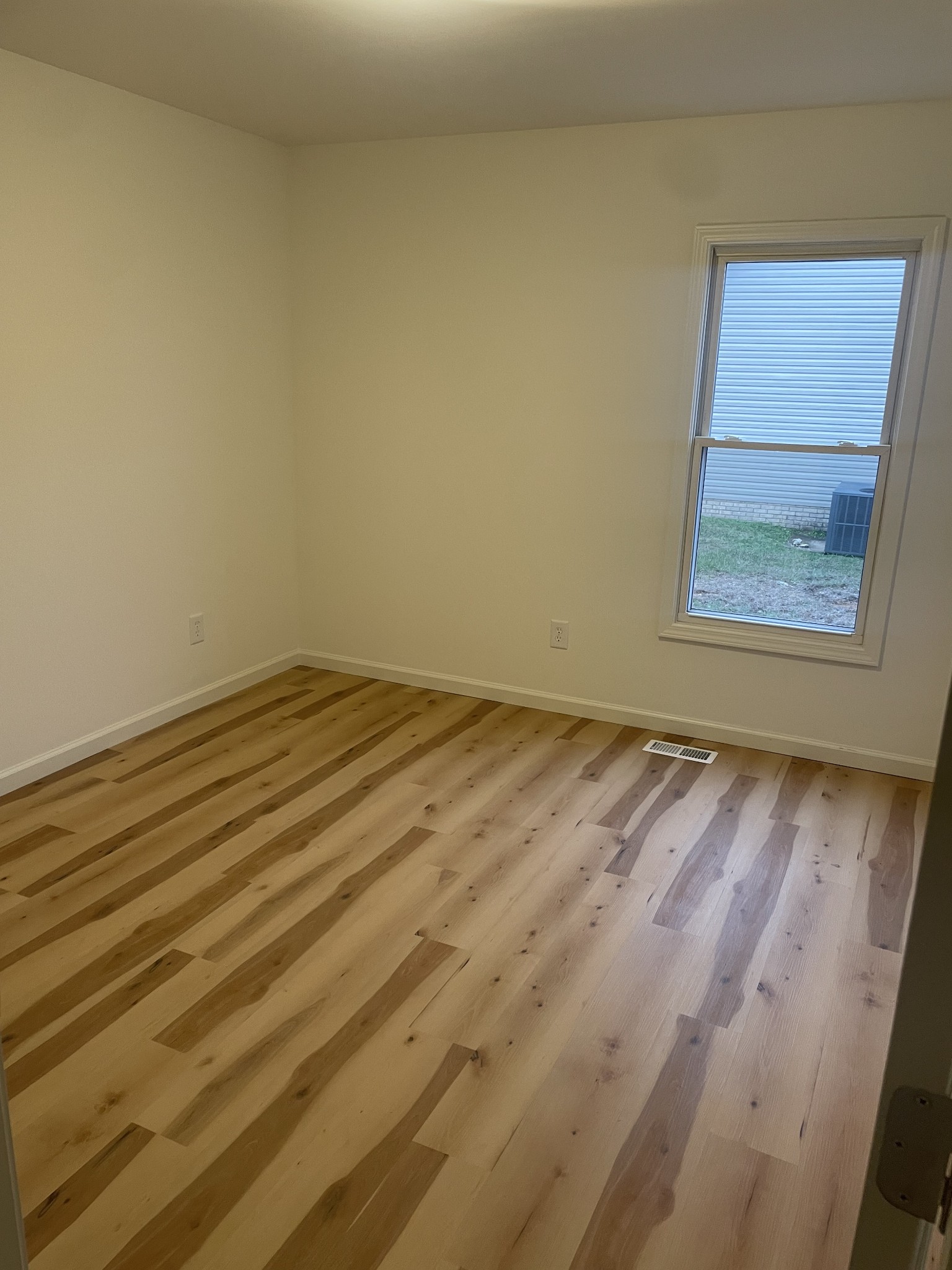 1039 Tylertown Road Clarksville, TN 37040 - Photo 15 of 20 a view of room and window