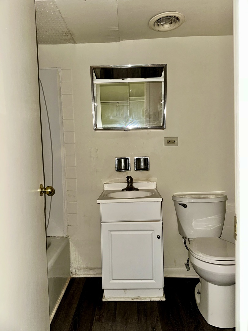 250 North Entrance Avenue, Unit 4B Kankakee, IL 60901 - Photo 4 of 6 a bathroom with a toilet a sink and mirror