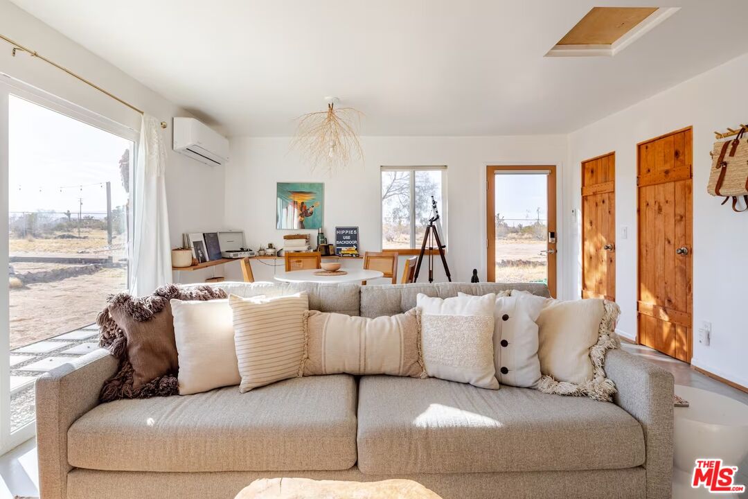 1616 Sunset Mesa Road Landers, CA 92285 - Photo 4 of 51