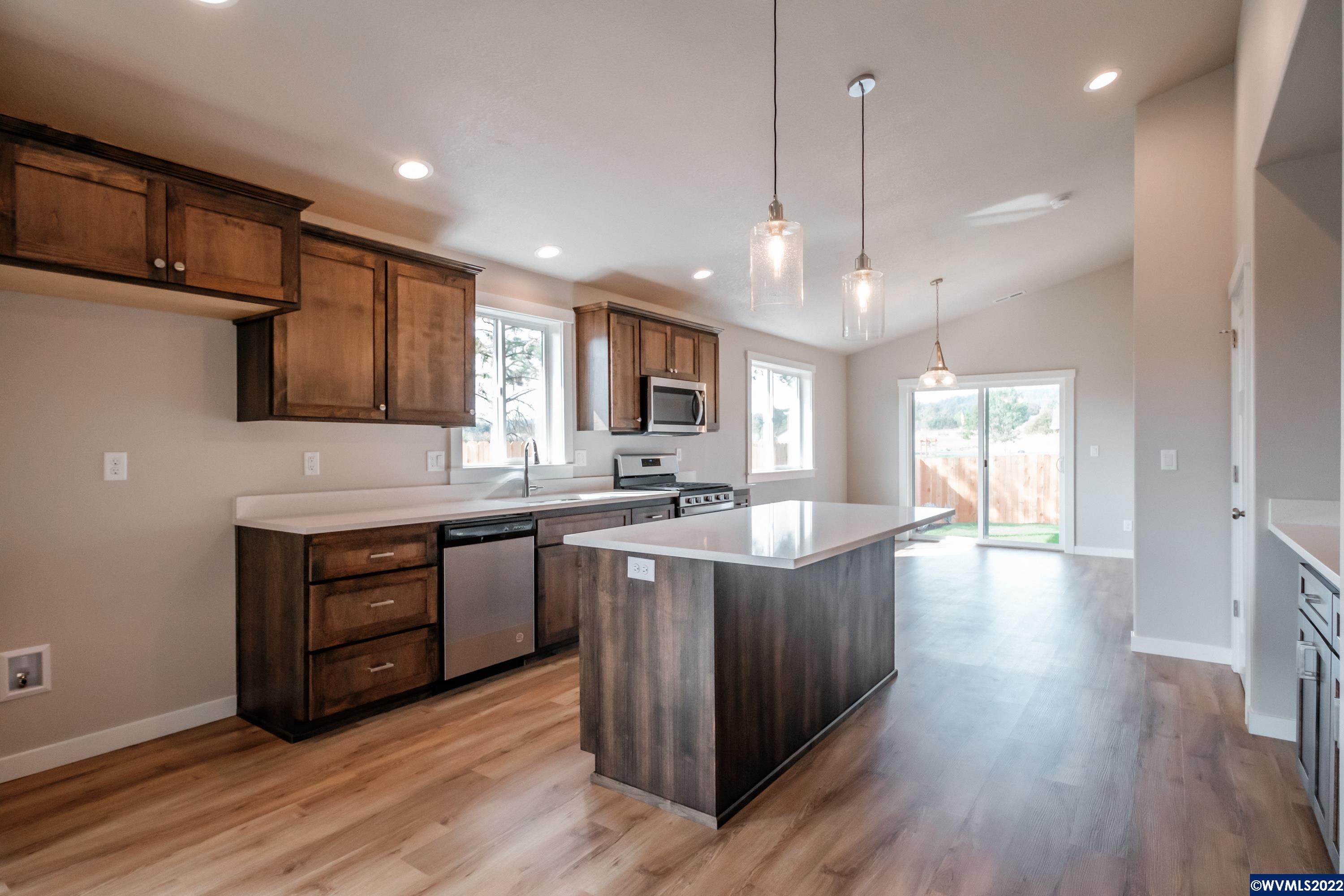 1655 Southwest Ellis Street Dallas, OR 97338 - Photo 10 of 42 Gallery Image 10