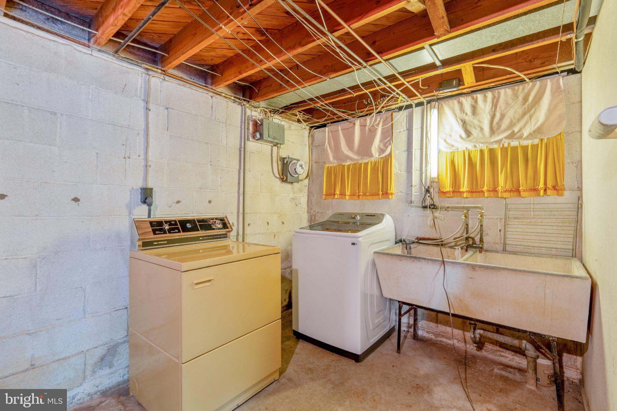 6812 Fox Meadow Road Baltimore, MD 21207 - Photo 23 of 27 Utility Room with Washer & Dryer