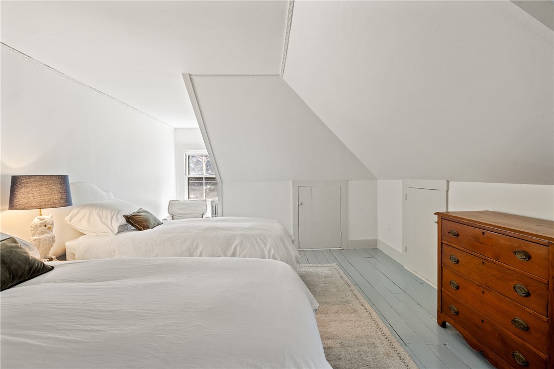 14 Greenough Place, Unit A Newport, RI 02840 - Photo 21 of 24 3rd floor bedroom