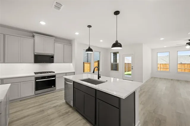 $449,990 | 328 Deer Rdg Drive, Willow Park, TX 76008