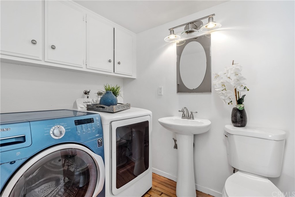 259 Valley Drive Hermosa Beach, CA 90254 - Photo 12 of 34 a bathroom with a sink and a toilet