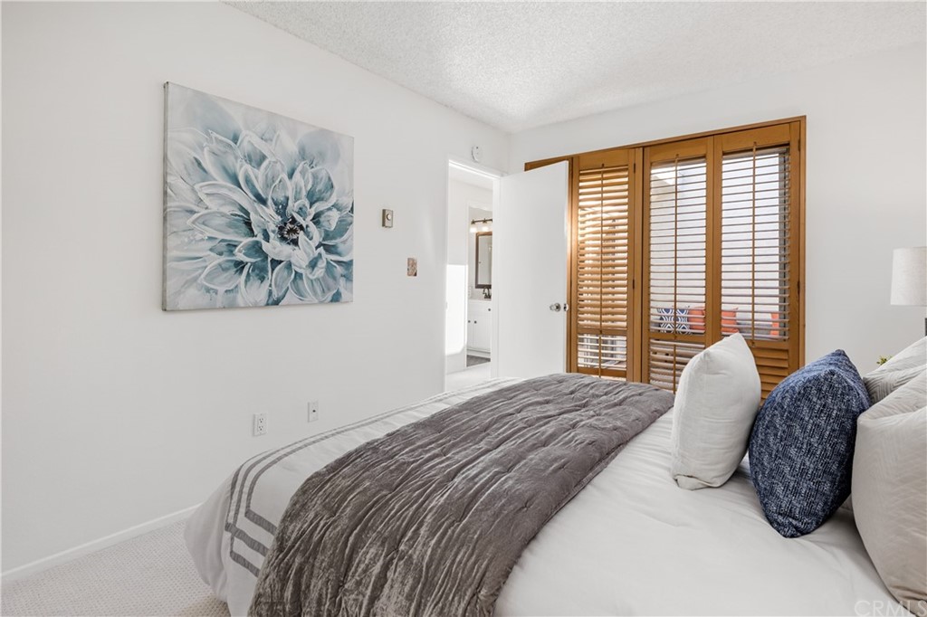 259 Valley Drive Hermosa Beach, CA 90254 - Photo 21 of 34 a bedroom with a bed and a painting on the wall