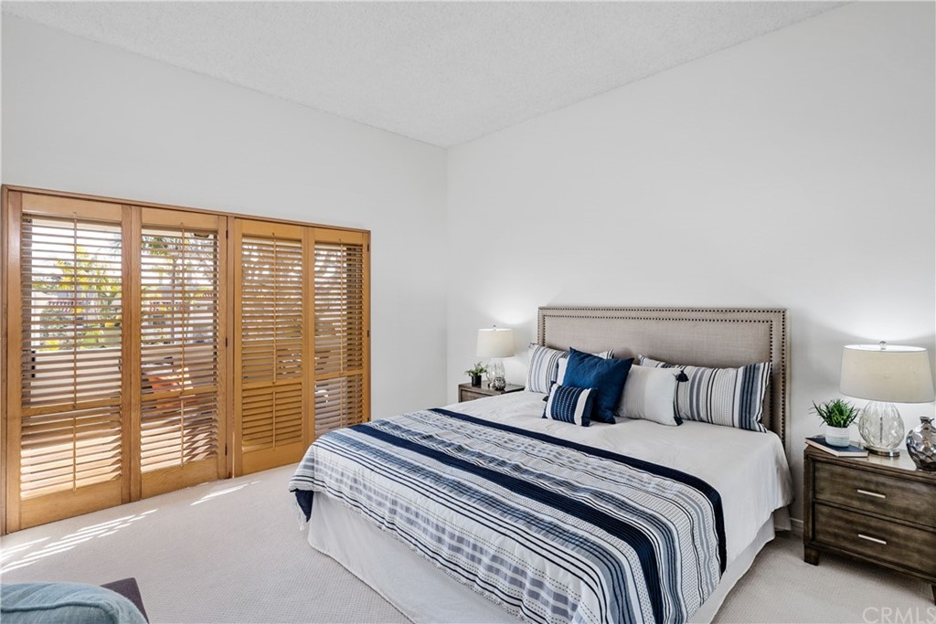 259 Valley Drive Hermosa Beach, CA 90254 - Photo 22 of 34 a bedroom with a large bed and a large window